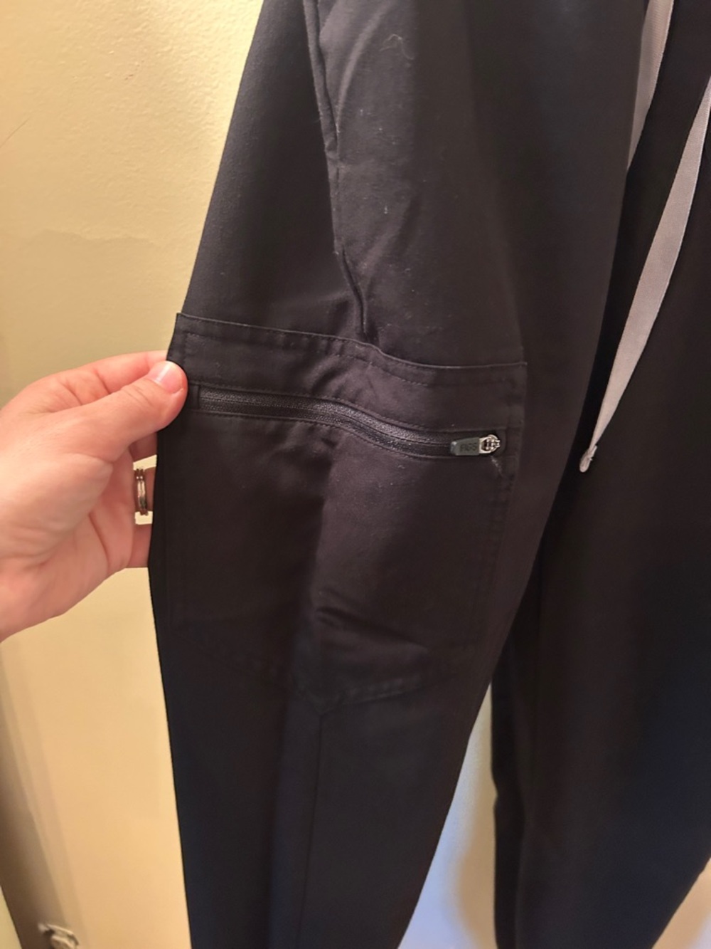 Figs Black Maternity Jogger Scrub Pants Over Belly Size S - Picture 5 of 10